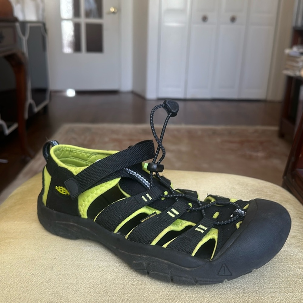KEEN Women's Whisper Closed Toe Sport Sandals Hiking Slip-on Shoes Size 38, US 6 - Picture 2 of 16